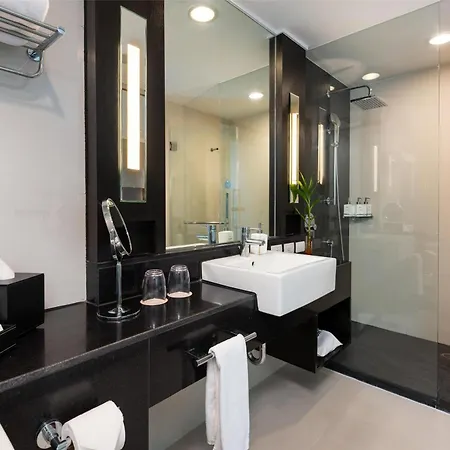 Radisson Suites Bangkok Sukhumvit Exterior photo