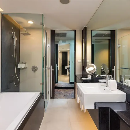 Radisson Suites Bangkok Sukhumvit Exterior photo